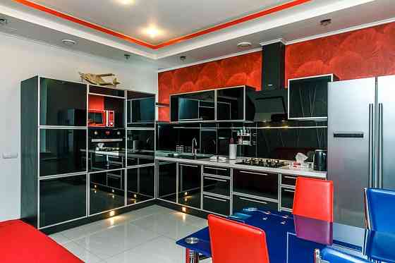 Сдаётся 3-х комнатная квартира с мебелью и ремонтом + гараж рядом с домом, Кировский район Донецк