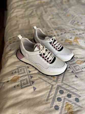 Продам Новые кроссовки Донецк