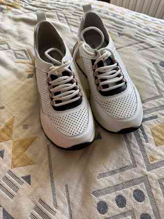 Продам Новые кроссовки Донецк