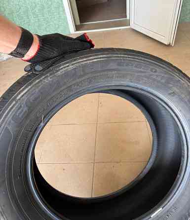 Продам 2 летние шины Bridgestone 18 диаметра 255/55 Донецк