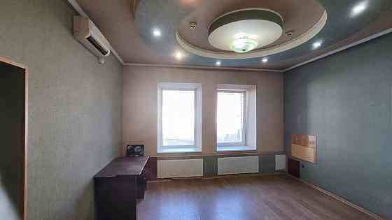 Аренда офисов от 10 до 1 200 кв.м. Вода есть, огромная парковка, коммунальные включены. Донецк