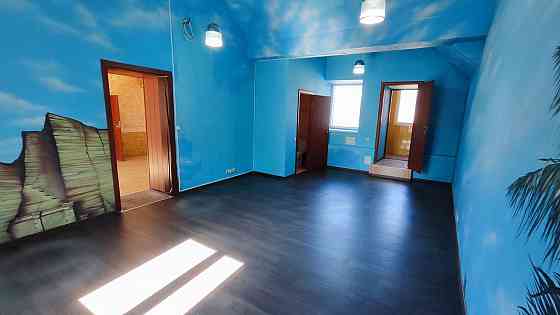 Аренда офисов от 10 до 1 200 кв.м. Вода есть, огромная парковка, коммунальные включены. Донецк