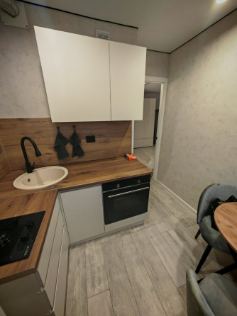 Сдам 1комнатную квартиру 32кв.м просторная светлая. По адресу Артема ул, 116А Донецк