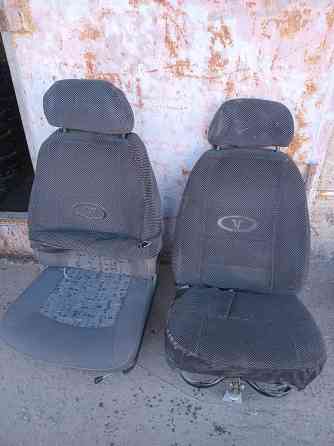Продаю комплект сидений на волгу 31105 Донецк
