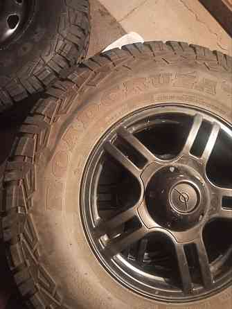 Продам резину Roadcruza на легкосплавных дисках.4 шт+запаска. Донецк