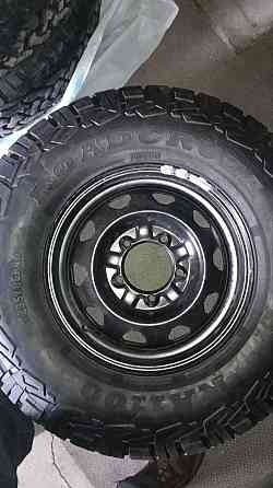 Продам резину Roadcruza на легкосплавных дисках.4 шт+запаска. Донецк