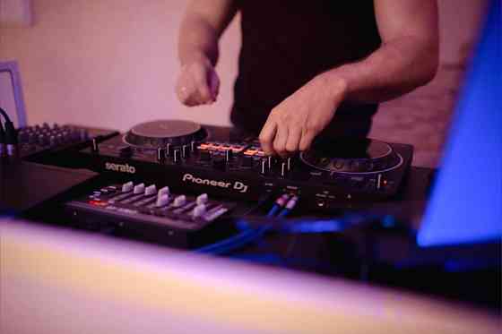 Диджей с оборудованием Донецк