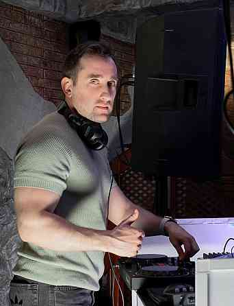 Диджей с оборудованием Донецк