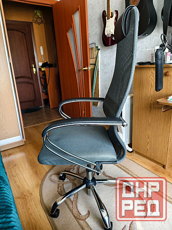 Эргономичное компьютерное офисное кресло "Бюрократ" Макеевка - изображение 2