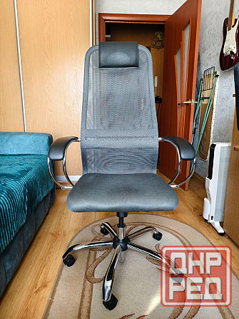 Эргономичное компьютерное офисное кресло "Бюрократ" Макеевка - изображение 1