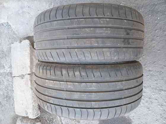 Продаю два ската 225 40 18 Донецк