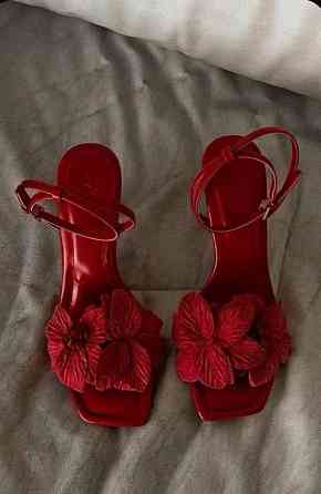 Требуется продавец обуви Макеевка