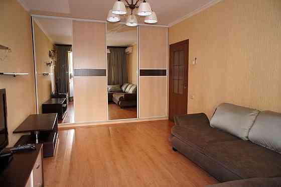 Сдам на долгий срок двухкомнатную квартиру в Калининском районе Донецка, бул. Шахтостроителей Донецк