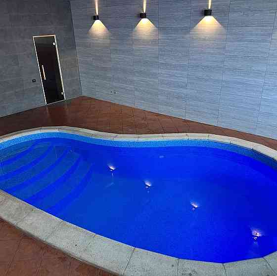 Сдается хороший 2х этажный коттедж с баней, бассейном, хаммамом в самом центре. Киевский район Донецк