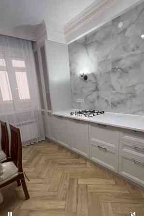 Сдаю однокомнатную квартиру 50 м² этаж 4/9. город Донецк, Будённовский район, ул. Независимости Донецк