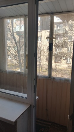 Продажа 2 к. квартиры 2/5 г. Харцызск(центр) ул. Октябрьская,88 Харцызск