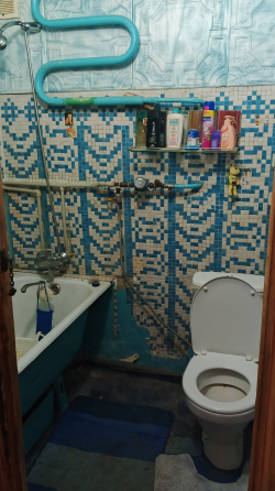 Продажа 2 к. квартиры 2/5 г. Харцызск(центр) ул. Октябрьская,88 Харцызск