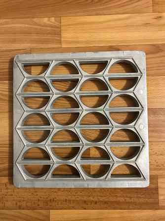 Вареничница, форма для вареников из пищевого алюминия, новая. Донецк