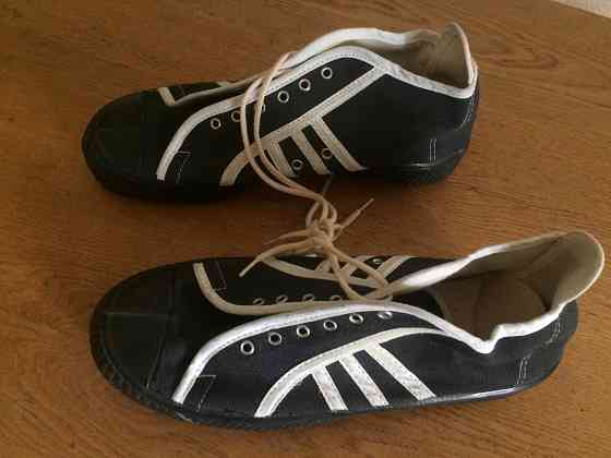 Шипованные ( футбольные ) Кеды р.41. Новые. Донецк