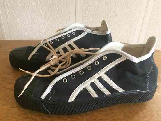 Шипованные ( футбольные ) Кеды р.41. Новые. Донецк