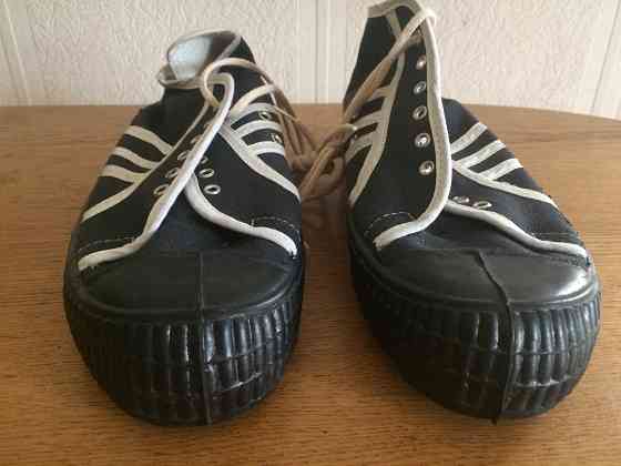 Шипованные ( футбольные ) Кеды р.41. Новые. Донецк