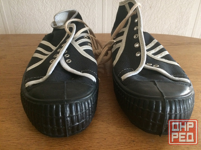 Шипованные ( футбольные ) Кеды р.41. Новые. Донецк - изображение 2