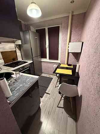 дам двухкомнатную квартиру в ворошиловском районе Донецк