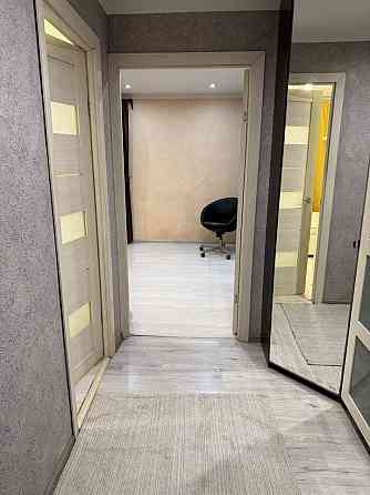 дам двухкомнатную квартиру в ворошиловском районе Донецк