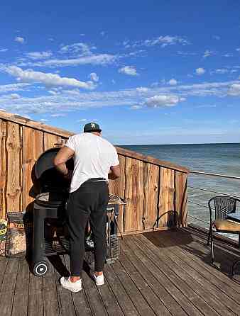 Сдам коттедж на берегу моря посуточно. Первая линия пляжа. Центральный пляж Урзуф