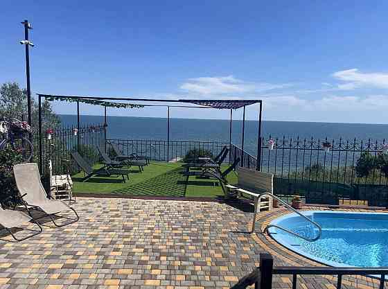 Номера Lux посуточно и долгосрочно со всеми удобствами. Первая линия. Центральный пляж Урзуф