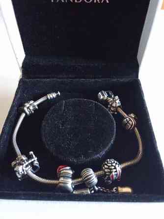 Продам серебряный оригинальный браслет Pandora с шармами. Донецк