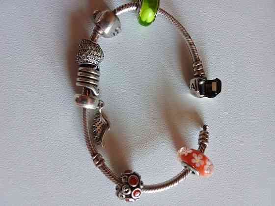 Продам серебряный оригинальный браслет Пандора с шармами. Донецк