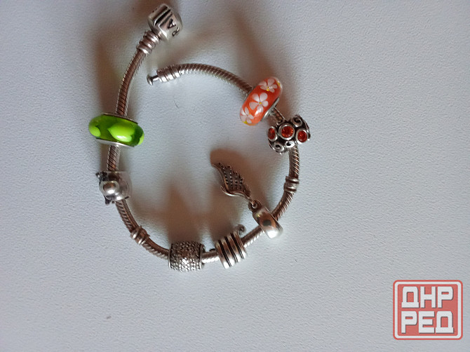 Продам серебряный оригинальный браслет Пандора с шармами. Донецк - изображение 4