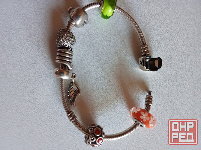 Продам серебряный оригинальный браслет Пандора с шармами. Донецк - изображение 2