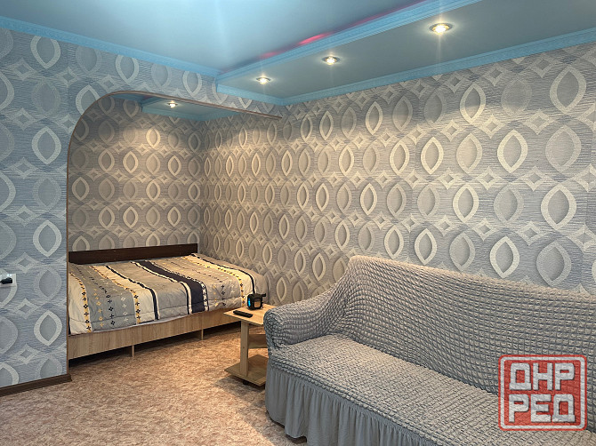 Сдам посуточно 1-ю квартиру на Руднева Макеевка - изображение 2