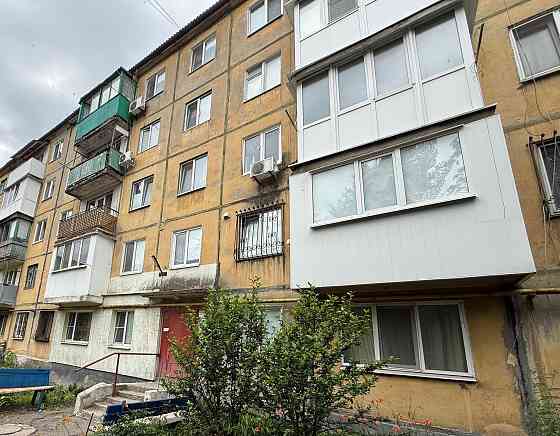 Продам 1 комн. кв., 31.2 кв.м., 1/5 эт. - Макеевка, кв-л Северный, маг. Авангард Макеевка