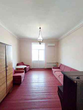 Сдаётся на длительный срок 3-к квартира (сталинка) в Центральном районе. Мариуполь