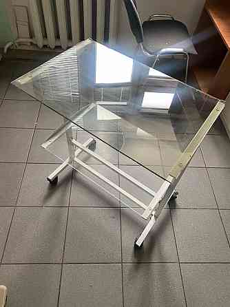 Столики со стеклянными полками по 1000 р. Донецк