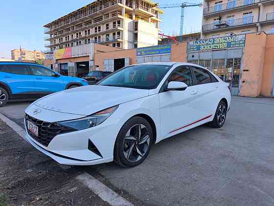 Хундай Элантра год 2023 обьем 2л цвет кузова белый жемчуг обьем 2л атмосферный двигатель Донецк