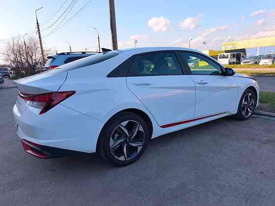 Хундай Элантра год 2023 обьем 2л цвет кузова белый жемчуг обьем 2л атмосферный двигатель Донецк