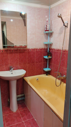 Продам 2 к. квартиру 8/9 г. Харцызск ул. Лазо, 13, дом Кооперативный ориентир Цр Мир Харцызск