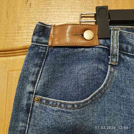 Продам женские джинсы.54-56 размер. Макеевка