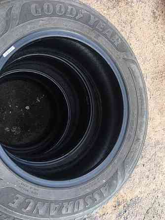 Продам шины 215/65r17 Донецк