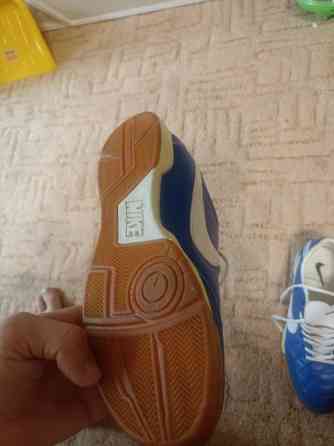 Продам спортивную обувь для футбола Донецк