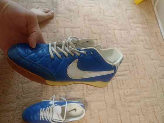 Продам спортивную обувь для футбола Донецк