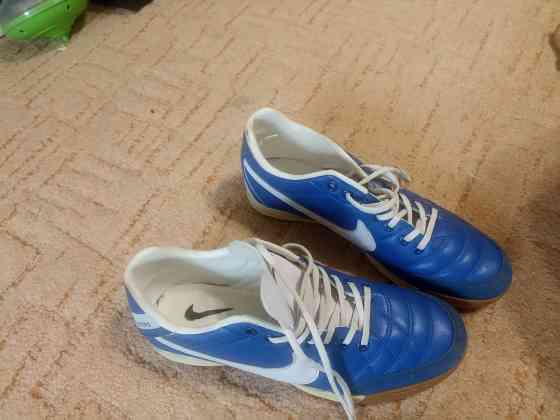 Продам спортивную обувь для футбола Донецк