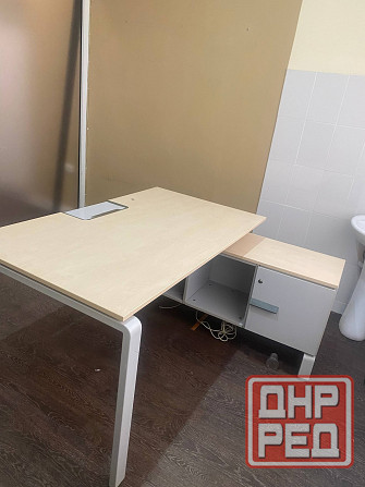Стол в комплекте с большой вместительной тумбочкой 6000 р. Донецк - изображение 3