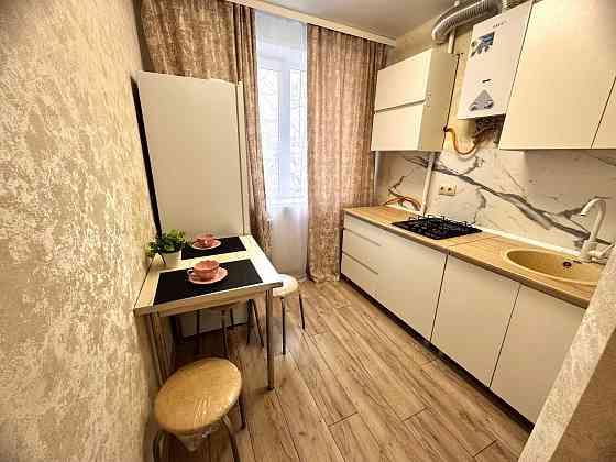 Сдается впервые светлая 3-комнатная квартира в Ворошиловском районе. Ориентир Площадь Ленина. Донецк