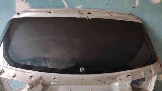 Стекло крышки багажника на Kia Sorento Prime Донецк