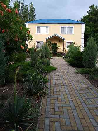 Дом на берегу моря с номерами для отдыхающих Урзуф